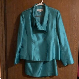 Teal suit studio 12p